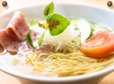 生ハムとアボガドの塩ラーメン