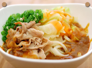 炒め豚肉と野菜の味噌ぶっかけうどん