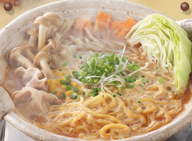 讃岐うどんの亀城庵公認レシピ　白菜と豚こま炒めのラーメン