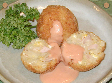 讃岐うどんの亀城庵公認レシピ　ゆで卵とハムとうどんのコロッケ
