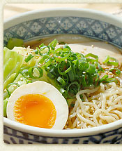 醤油スープで作る煮卵のせ醤油ラーメン