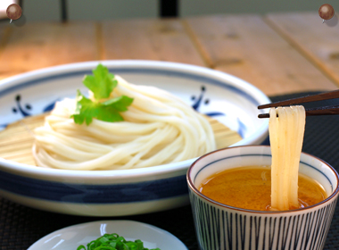 讃岐うどんの亀城庵公認レシピ　胡麻だれつけめん