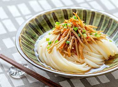 讃岐うどんの亀城庵公認レシピ　きんぴらぶっかけうどん